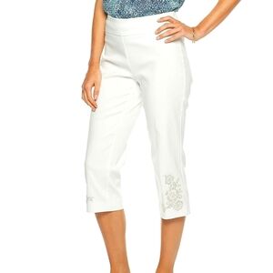 White embroidery millennium pull on capris sz Medium​​